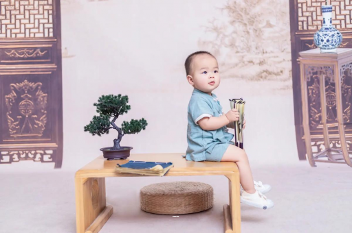 来宾孕妇尖肚子和圆肚子